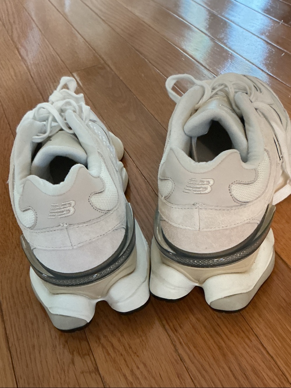 New Balance Men’s White Mesh & Leather Retro Running Sneakers - Picture 5 of 5